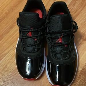 Size 10 worn 2 times still look brand new in great condition